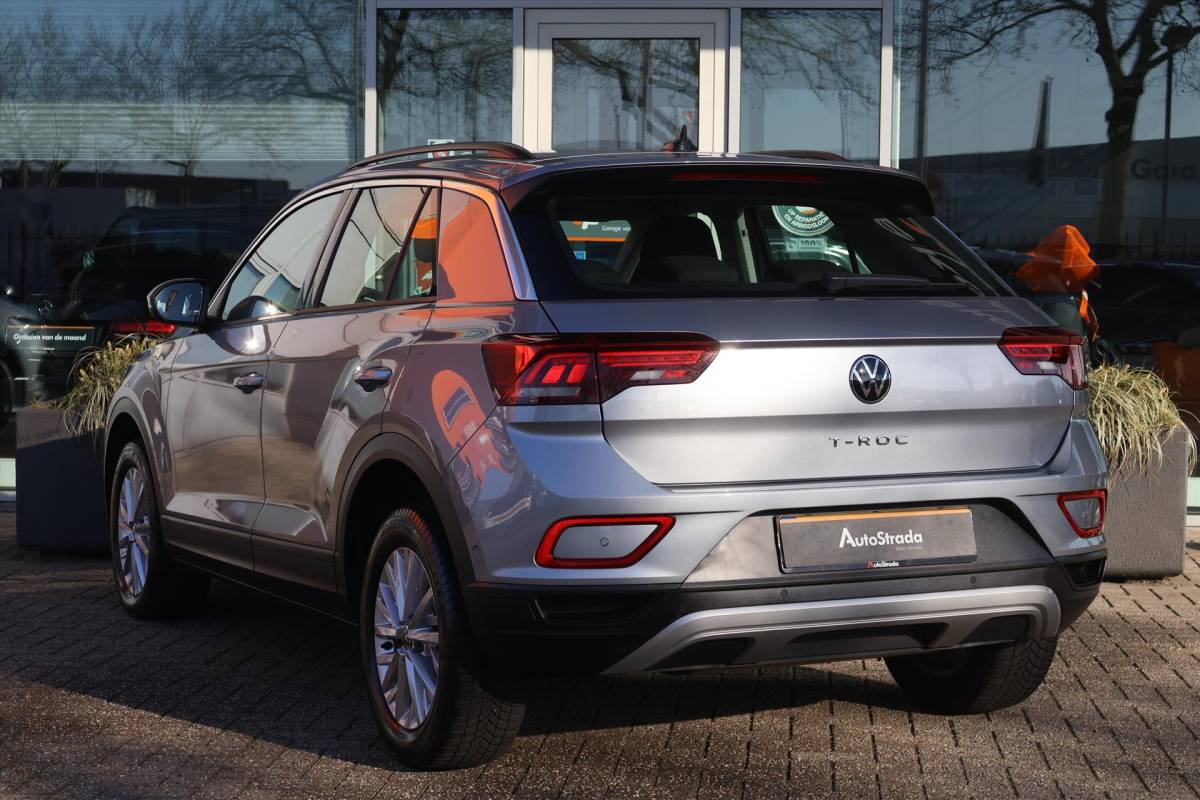 Volkswagen T-Roc Volkswagen T-Roc 1.0 TSI Life 110pk I Trekhaak | ACC | Navi I LED I Cruise I Carplay I Virtual | 1e eigenaar