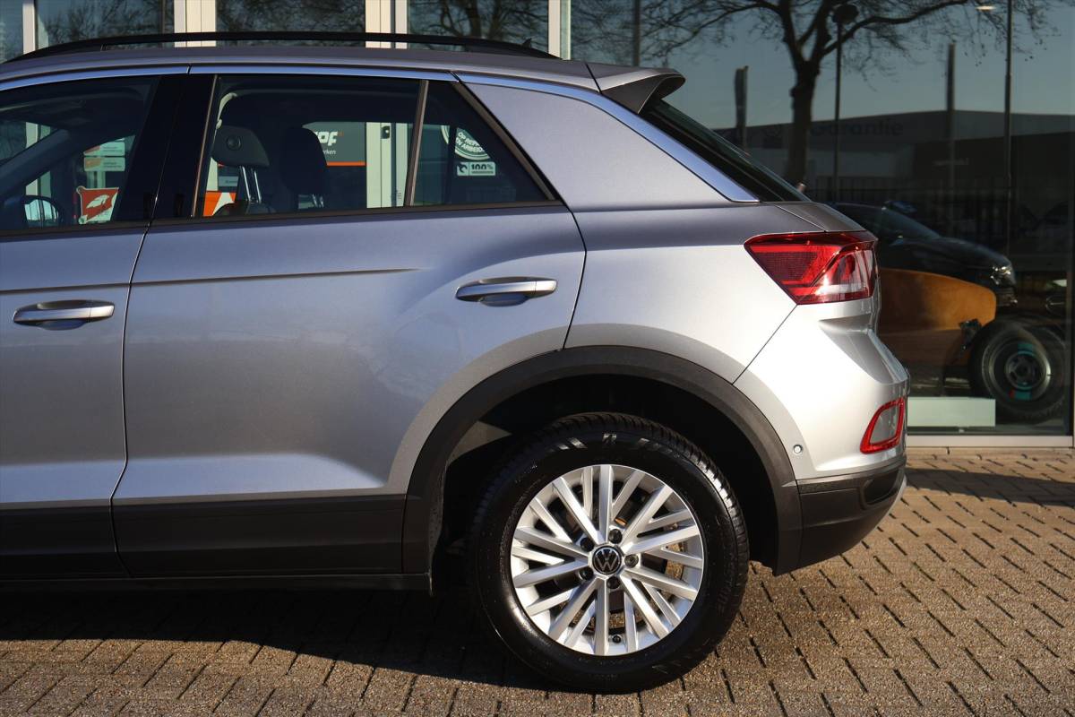 Volkswagen T-Roc Volkswagen T-Roc 1.0 TSI Life 110pk I Trekhaak | ACC | Navi I LED I Cruise I Carplay I Virtual | 1e eigenaar