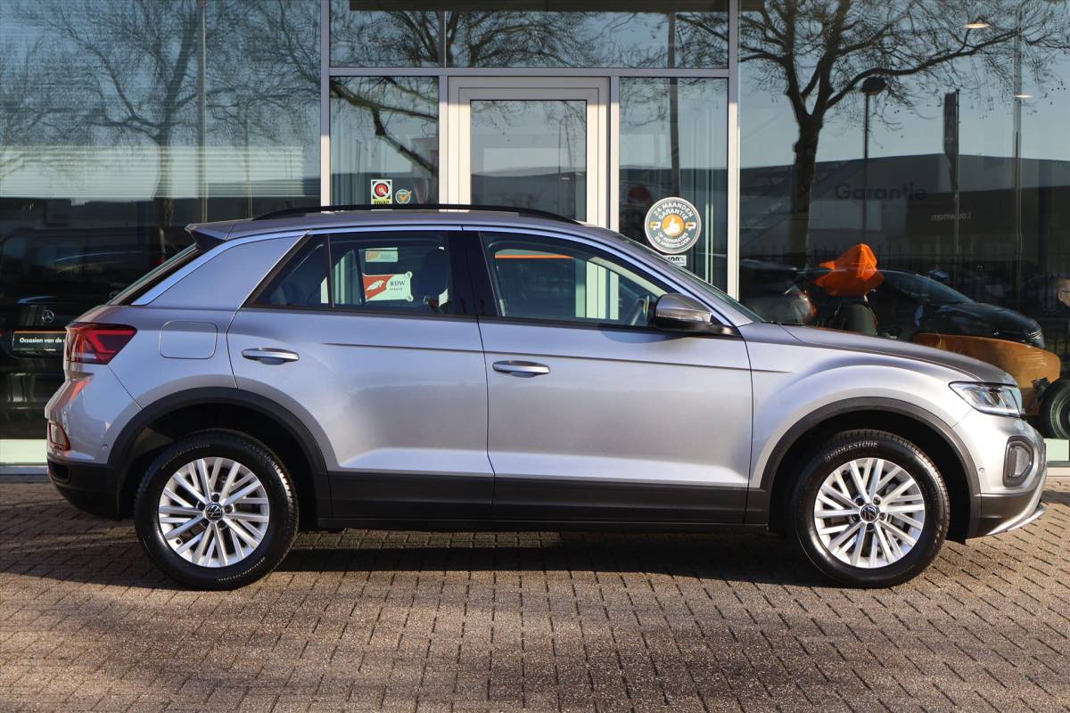 Volkswagen T-Roc Volkswagen T-Roc 1.0 TSI Life 110pk I Trekhaak | ACC | Navi I LED I Cruise I Carplay I Virtual | 1e eigenaar