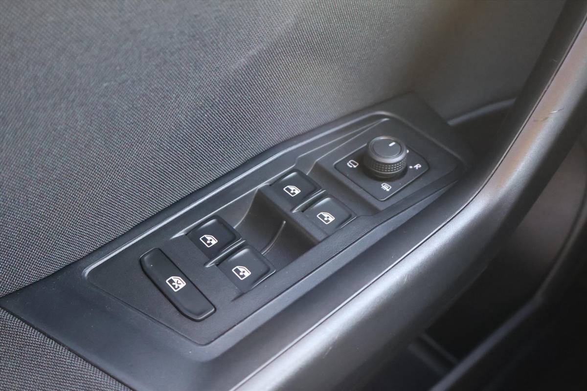 Volkswagen T-Roc Volkswagen T-Roc 1.0 TSI Life 110pk I Trekhaak | ACC | Navi I LED I Cruise I Carplay I Virtual | 1e eigenaar