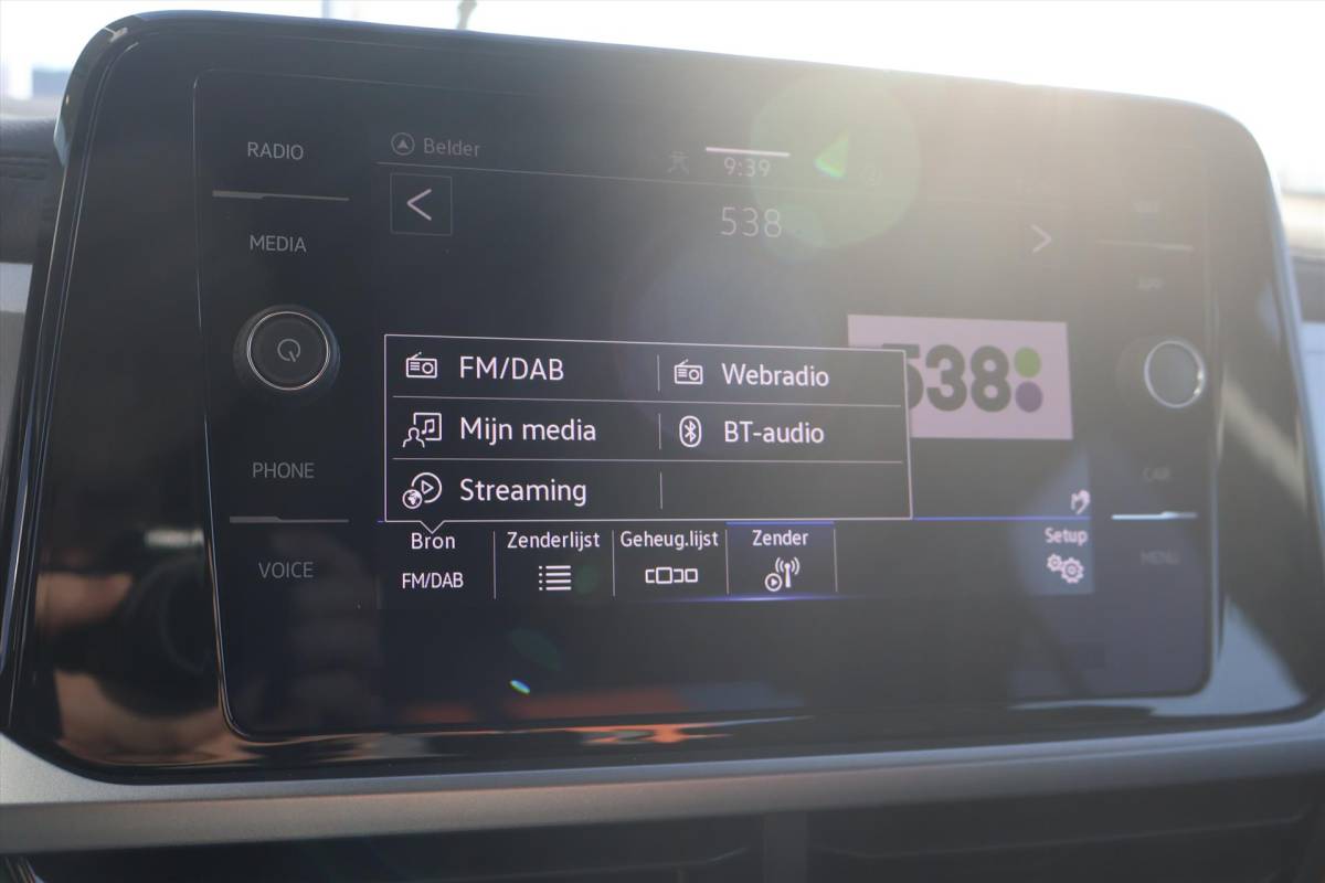 Volkswagen T-Roc Volkswagen T-Roc 1.0 TSI Life 110pk I Trekhaak | ACC | Navi I LED I Cruise I Carplay I Virtual | 1e eigenaar