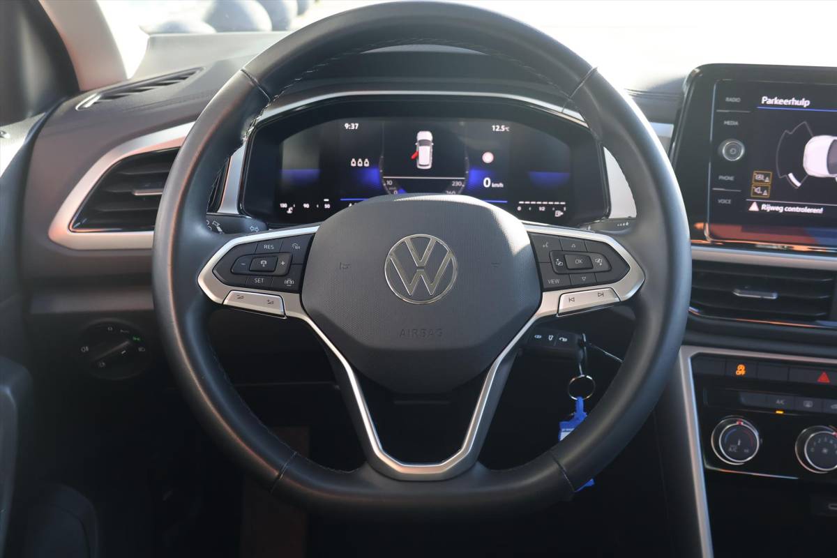 Volkswagen T-Roc Volkswagen T-Roc 1.0 TSI Life 110pk I Trekhaak | ACC | Navi I LED I Cruise I Carplay I Virtual | 1e eigenaar