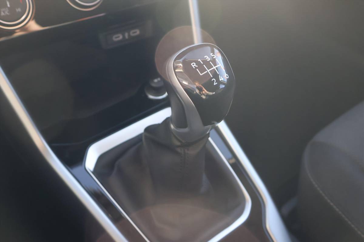 Volkswagen T-Roc Volkswagen T-Roc 1.0 TSI Life 110pk I Trekhaak | ACC | Navi I LED I Cruise I Carplay I Virtual | 1e eigenaar