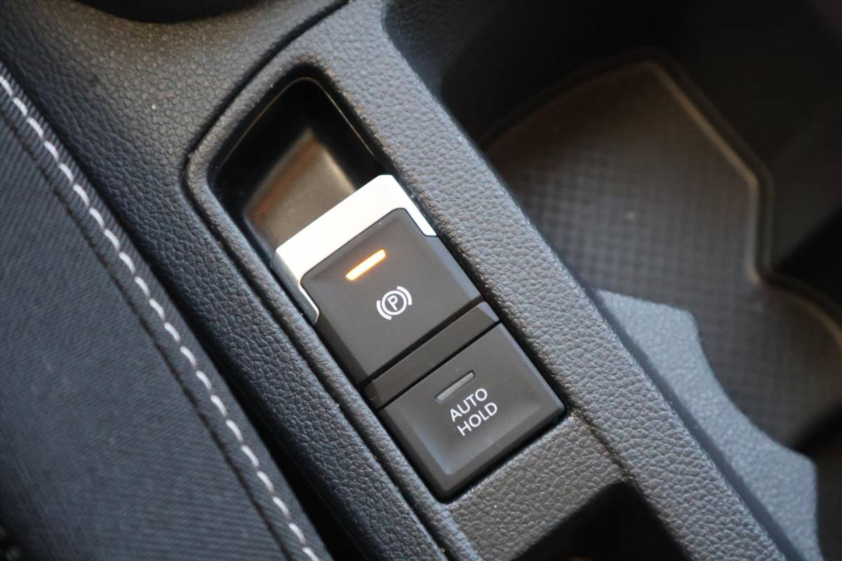 Volkswagen T-Roc Volkswagen T-Roc 1.0 TSI Life 110pk I Trekhaak | ACC | Navi I LED I Cruise I Carplay I Virtual | 1e eigenaar