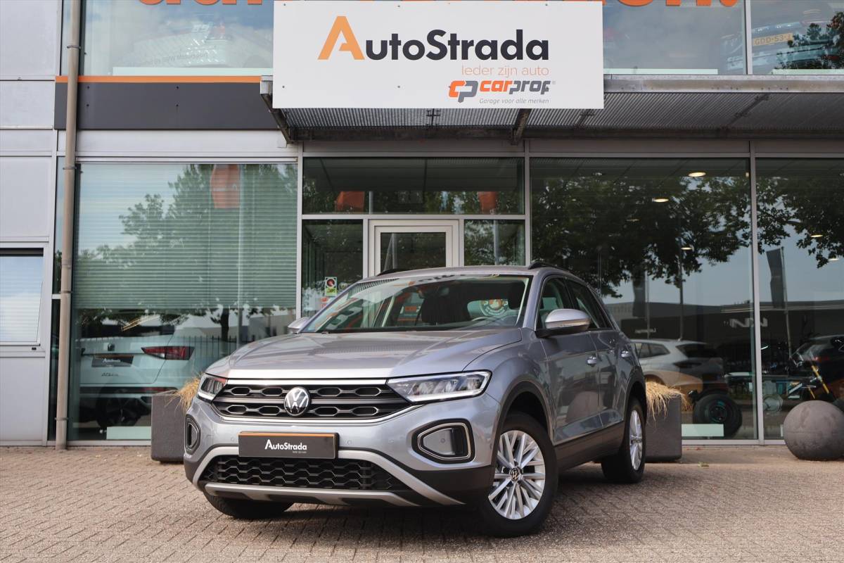 Volkswagen T-Roc Volkswagen T-Roc 1.0 TSI Life 110pk I Trekhaak | ACC | Navi I LED I Cruise I Carplay I Virtual | 1e eigenaar