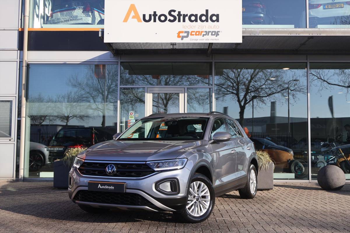 Volkswagen T-Roc Volkswagen T-Roc 1.0 TSI Life 110pk I Trekhaak | ACC | Navi I LED I Cruise I Carplay I Virtual | 1e eigenaar