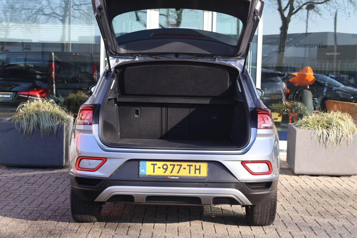 Volkswagen T-Roc Volkswagen T-Roc 1.0 TSI Life 110pk I Trekhaak | ACC | Navi I LED I Cruise I Carplay I Virtual | 1e eigenaar