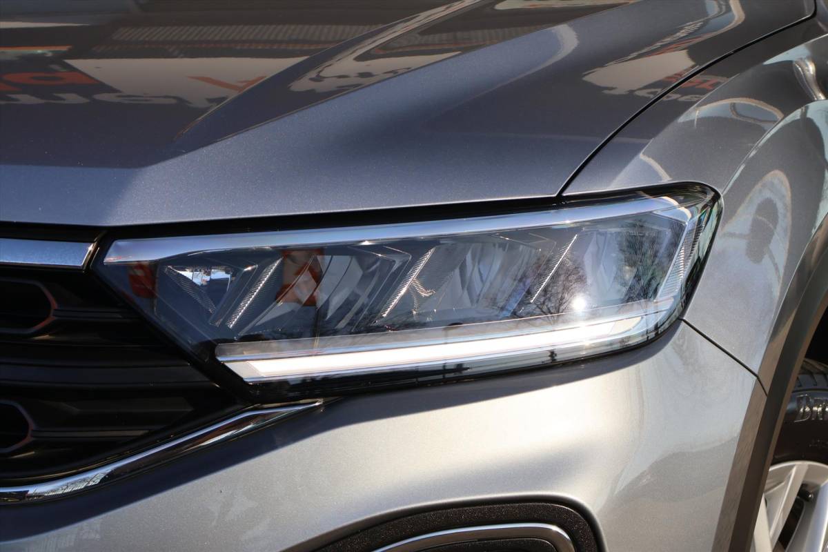 Volkswagen T-Roc Volkswagen T-Roc 1.0 TSI Life 110pk I Trekhaak | ACC | Navi I LED I Cruise I Carplay I Virtual | 1e eigenaar