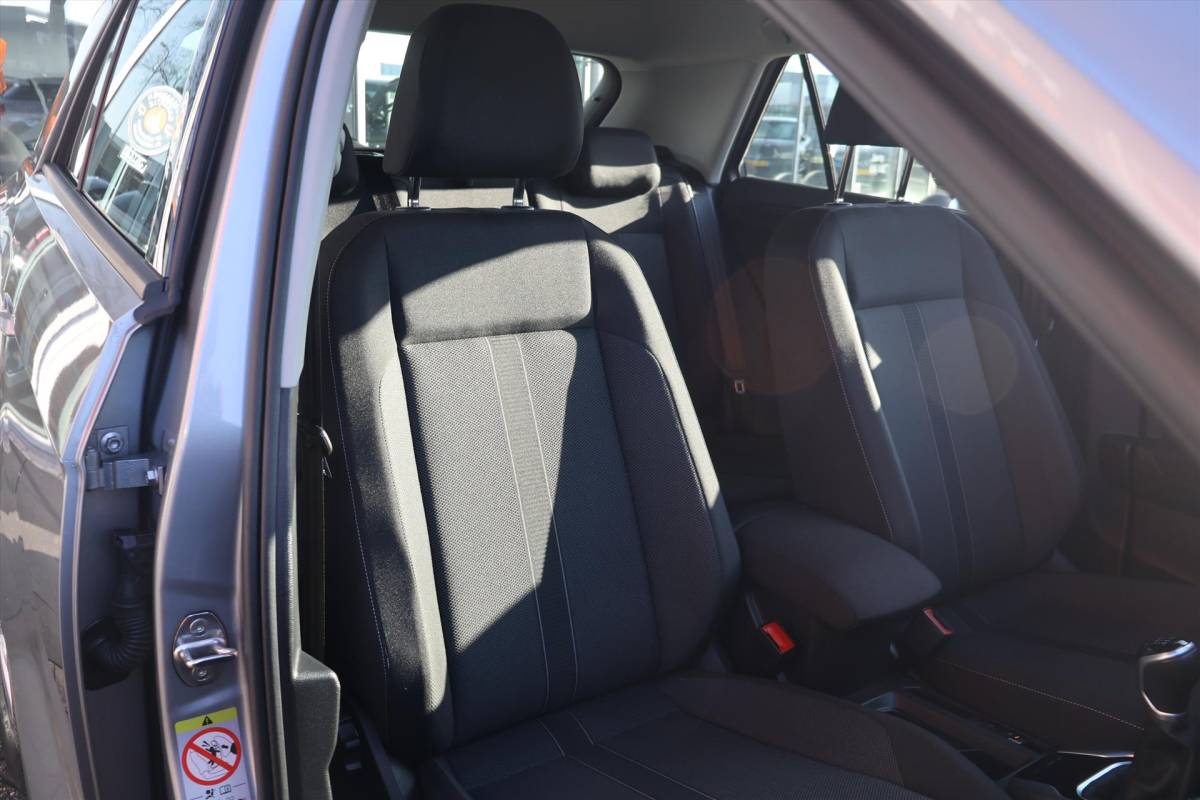 Volkswagen T-Roc Volkswagen T-Roc 1.0 TSI Life 110pk I Trekhaak | ACC | Navi I LED I Cruise I Carplay I Virtual | 1e eigenaar