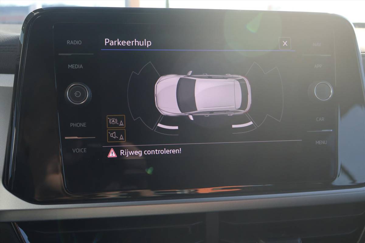 Volkswagen T-Roc Volkswagen T-Roc 1.0 TSI Life 110pk I Trekhaak | ACC | Navi I LED I Cruise I Carplay I Virtual | 1e eigenaar
