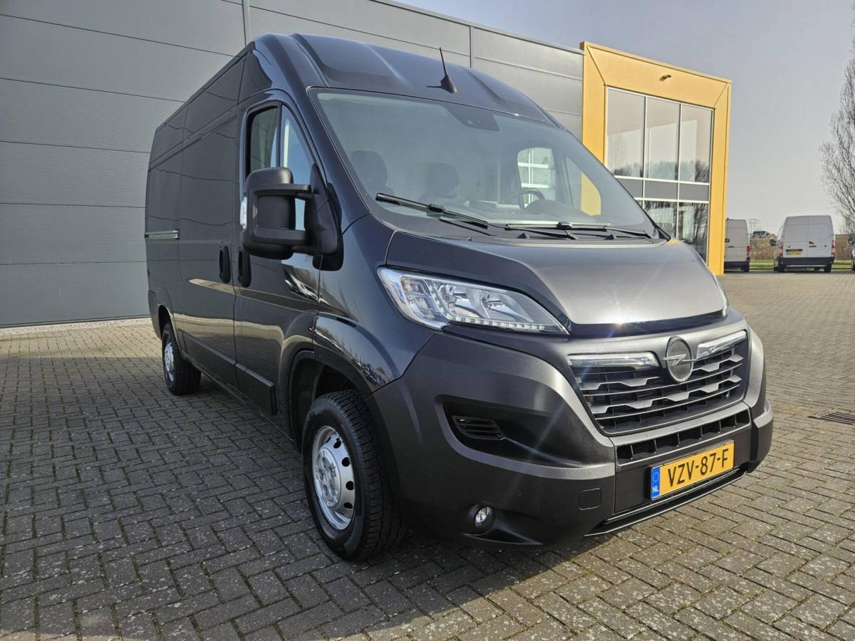 Opel Movano Opel Movano 2.2D L2H2 Airco Camera Trekhaak 3000 kg trekgew