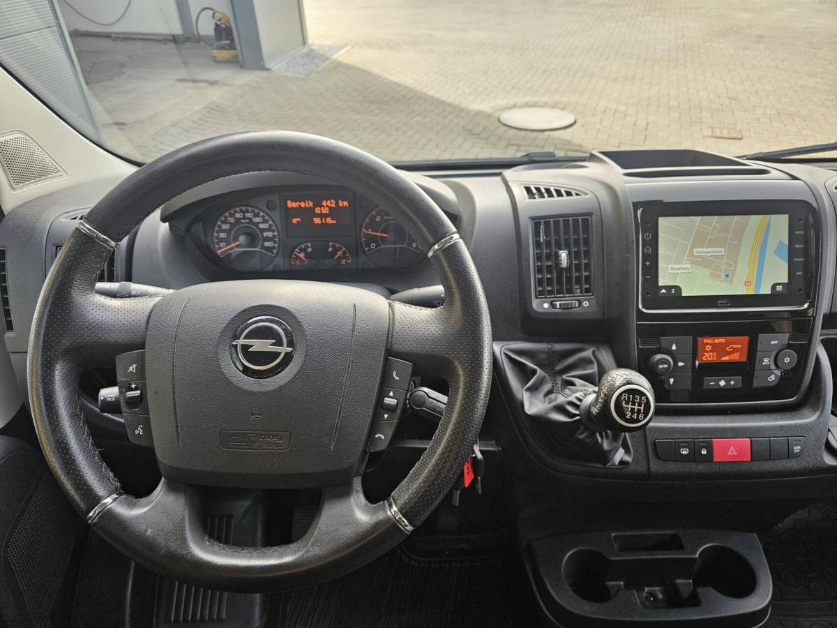 Opel Movano Opel Movano 2.2D L2H2 Airco Camera Trekhaak 3000 kg trekgew
