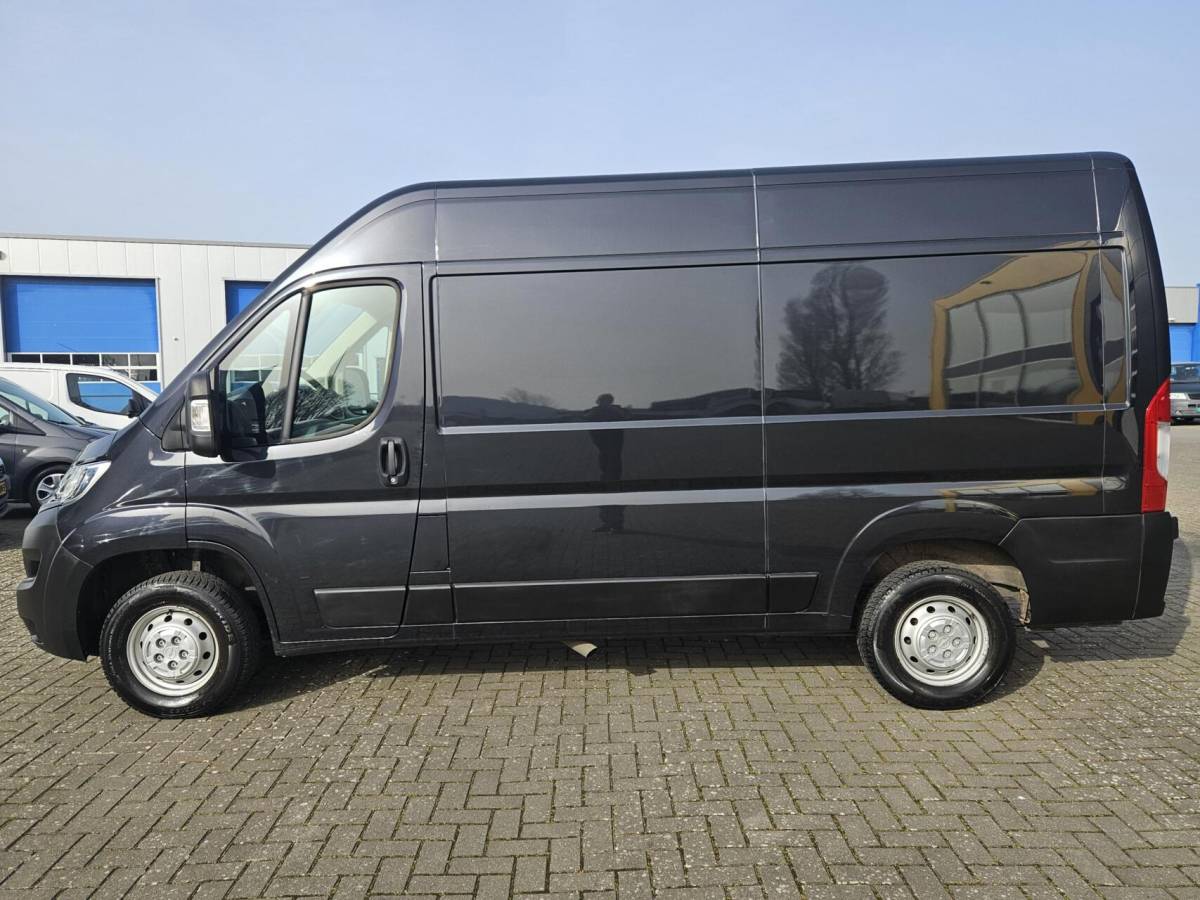 Opel Movano Opel Movano 2.2D L2H2 Airco Camera Trekhaak 3000 kg trekgew