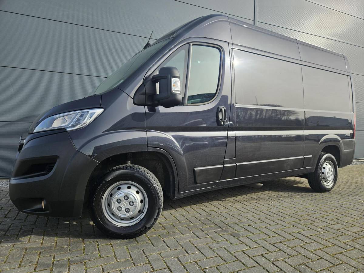 Opel Movano Opel Movano 2.2D L2H2 Airco Camera Trekhaak 3000 kg trekgew