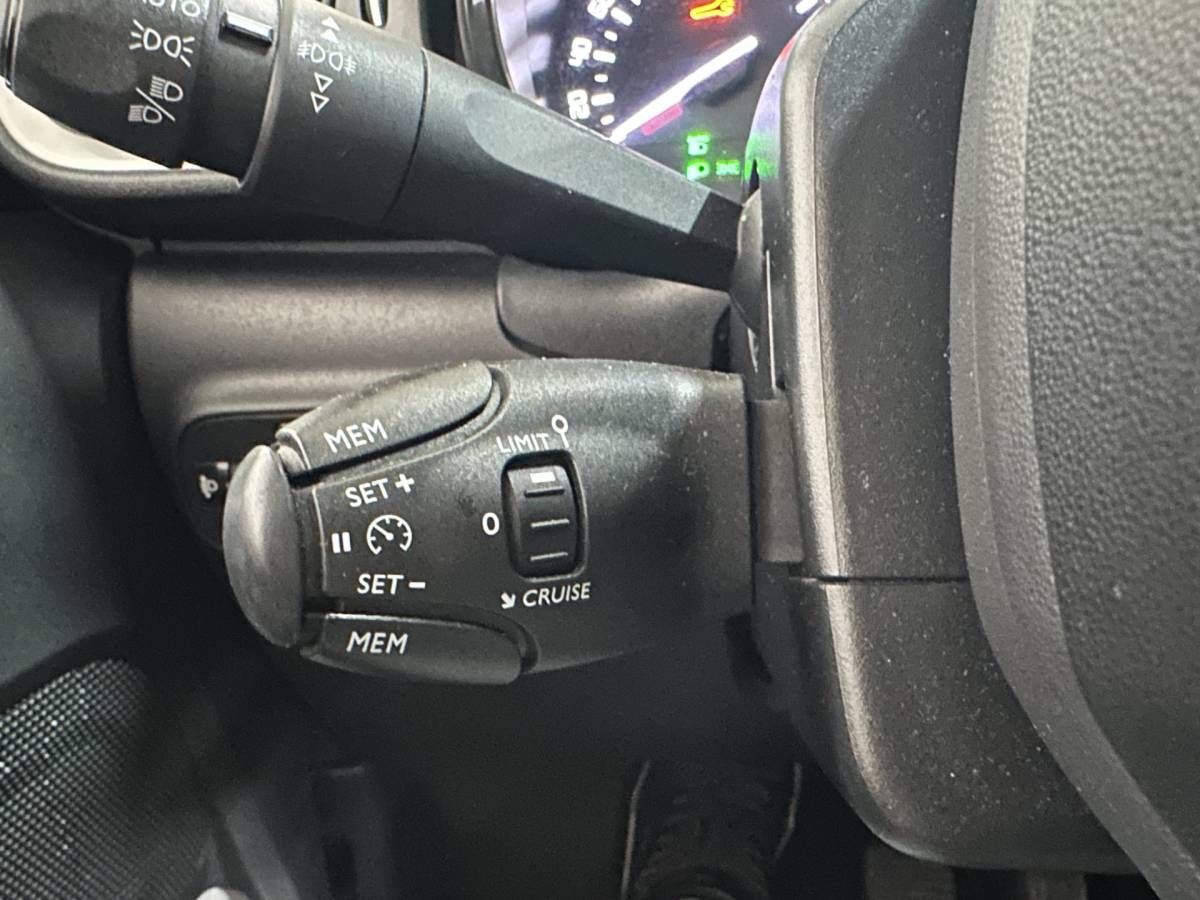 Citroën C3 Citroën C3 1.2 PureTech CLIMA /CRUISE / START-STOP Dealer onderhouden!!! 6 maanden garantie !!!