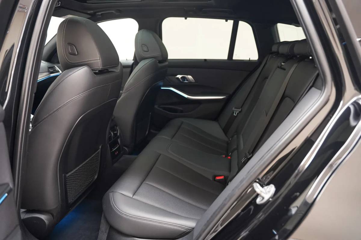 BMW 3 Serie BMW 3-serie 320e M Sport High Executive Shadow Facelift  [ Pano Navi Apple / Android HiFi Leder Camera ]
