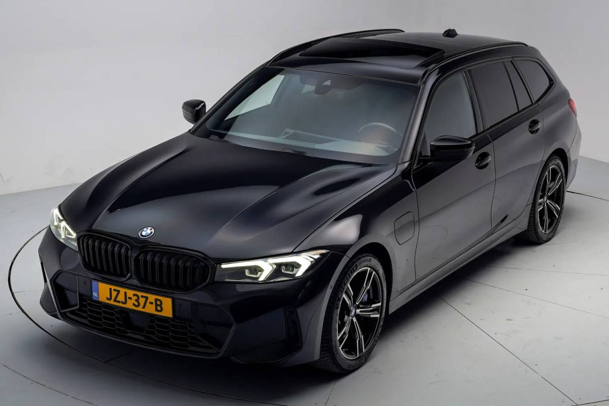 BMW 3 Serie BMW 3-serie 320e M Sport High Executive Shadow Facelift  [ Pano Navi Apple / Android HiFi Leder Camera ]