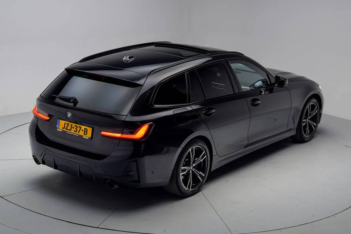 BMW 3 Serie BMW 3-serie 320e M Sport High Executive Shadow Facelift  [ Pano Navi Apple / Android HiFi Leder Camera ]