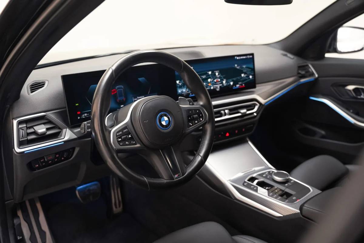 BMW 3 Serie BMW 3-serie 320e M Sport High Executive Shadow Facelift  [ Pano Navi Apple / Android HiFi Leder Camera ]