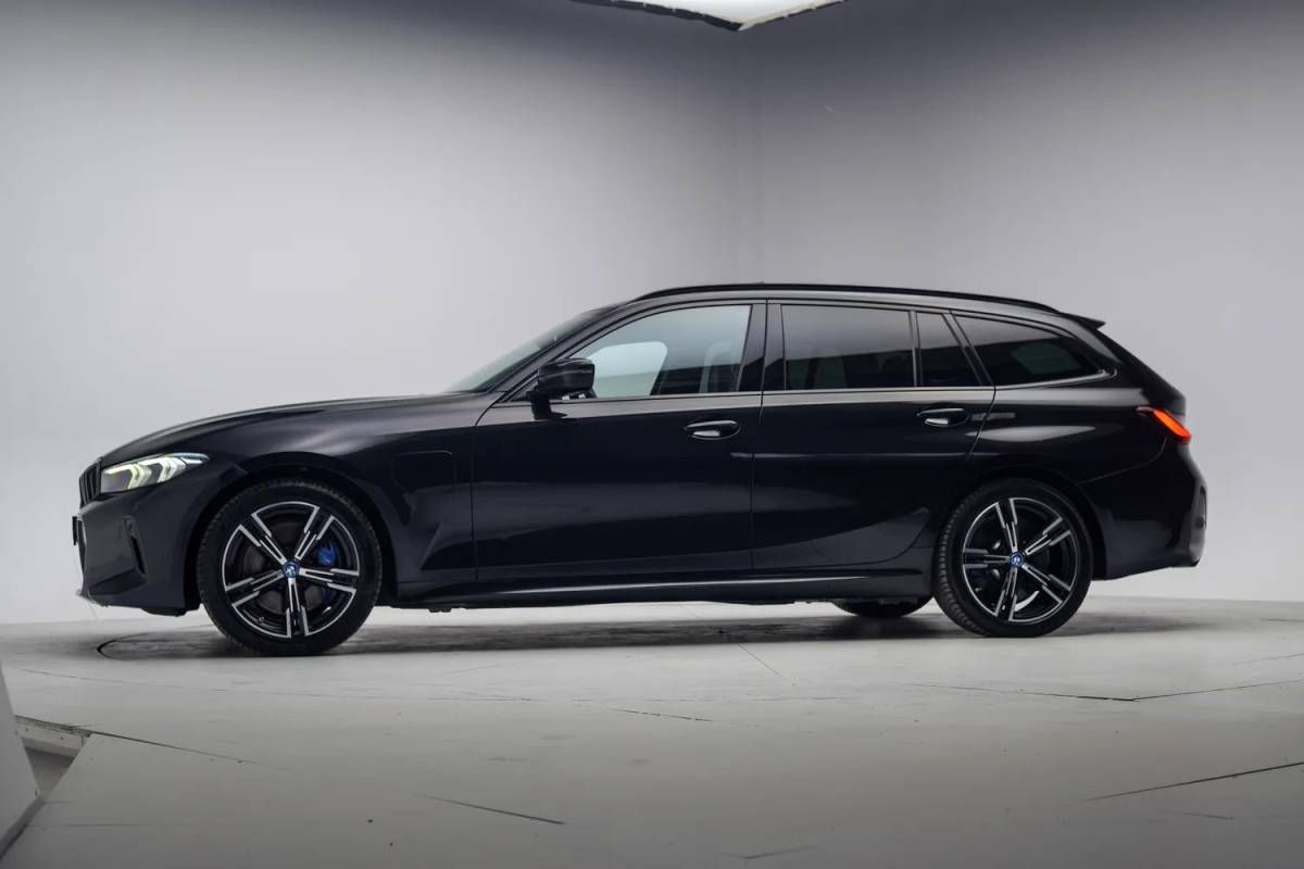 BMW 3 Serie BMW 3-serie 320e M Sport High Executive Shadow Facelift  [ Pano Navi Apple / Android HiFi Leder Camera ]