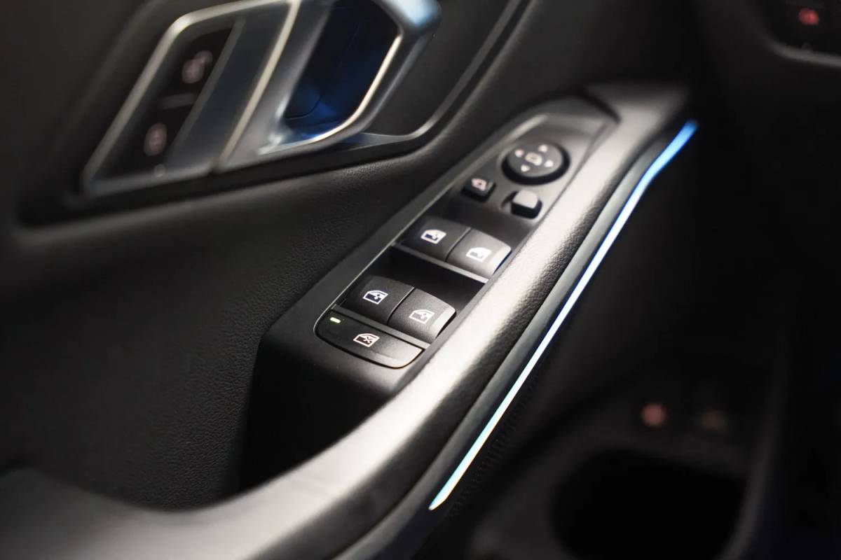 BMW 3 Serie BMW 3-serie 320e M Sport High Executive Shadow Facelift  [ Pano Navi Apple / Android HiFi Leder Camera ]