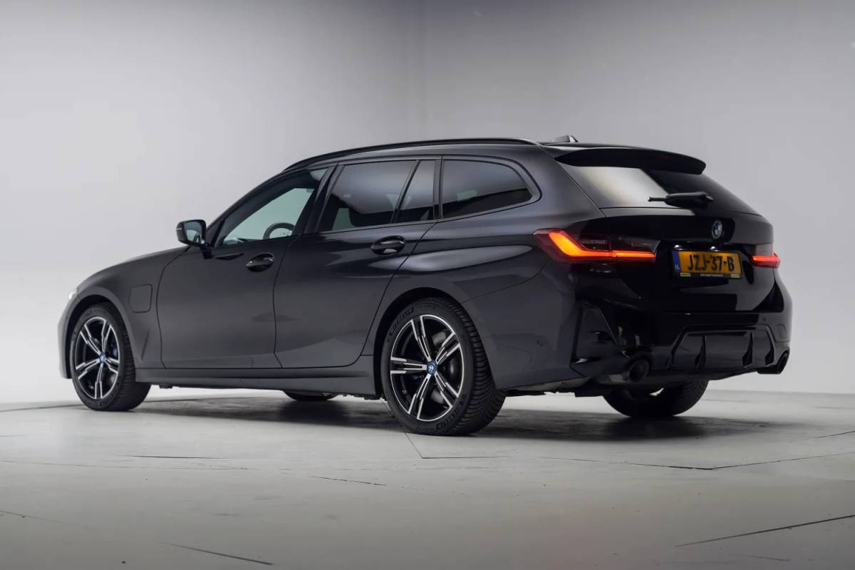BMW 3 Serie BMW 3-serie 320e M Sport High Executive Shadow Facelift  [ Pano Navi Apple / Android HiFi Leder Camera ]