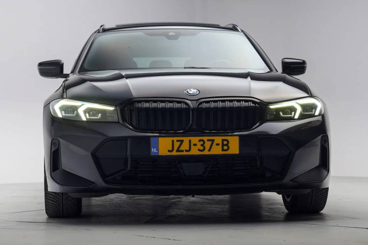 BMW 3 Serie BMW 3-serie 320e M Sport High Executive Shadow Facelift  [ Pano Navi Apple / Android HiFi Leder Camera ]