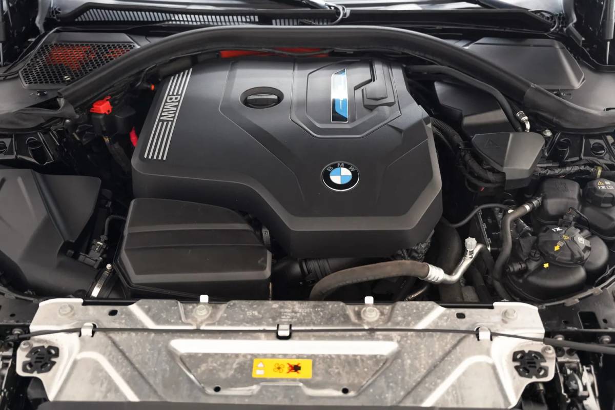 BMW 3 Serie BMW 3-serie 320e M Sport High Executive Shadow Facelift  [ Pano Navi Apple / Android HiFi Leder Camera ]