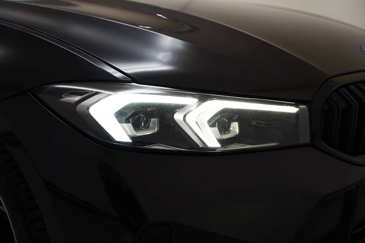 BMW 3 Serie BMW 3-serie 320e M Sport High Executive Shadow Facelift  [ Pano Navi Apple / Android HiFi Leder Camera ]