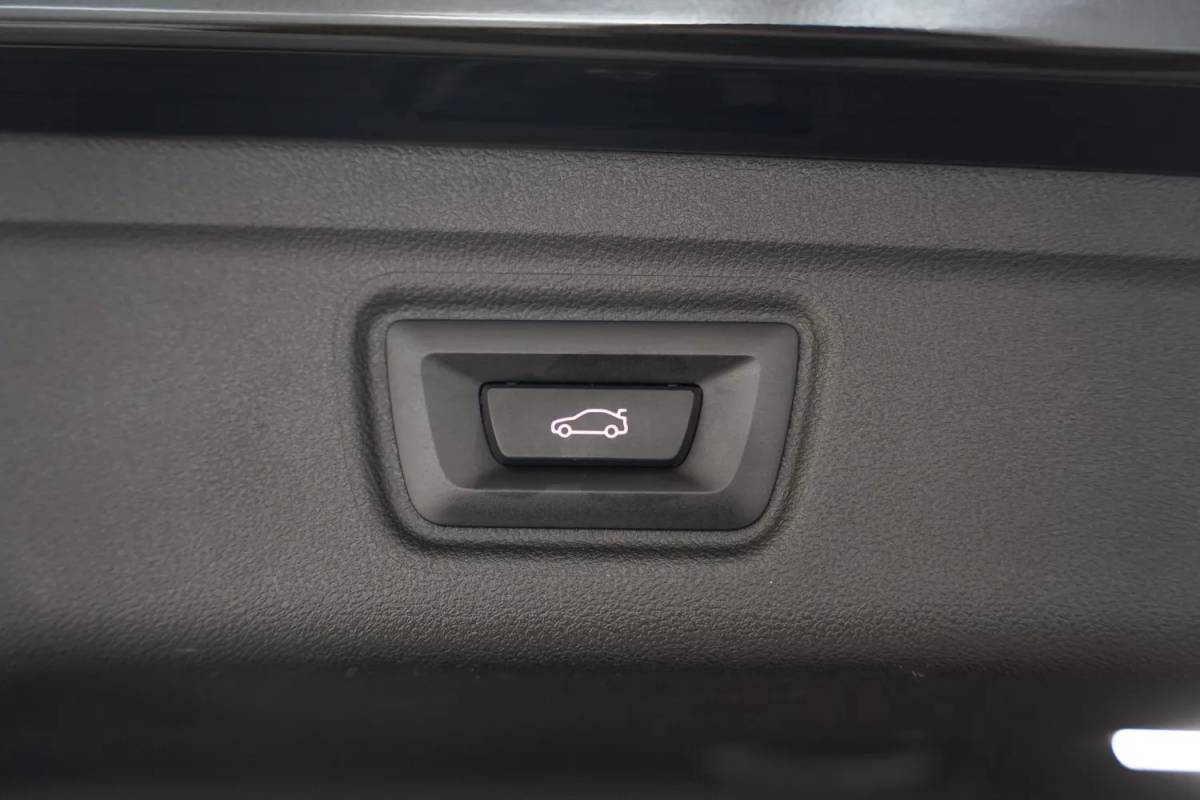 BMW 3 Serie BMW 3-serie 320e M Sport High Executive Shadow Facelift  [ Pano Navi Apple / Android HiFi Leder Camera ]