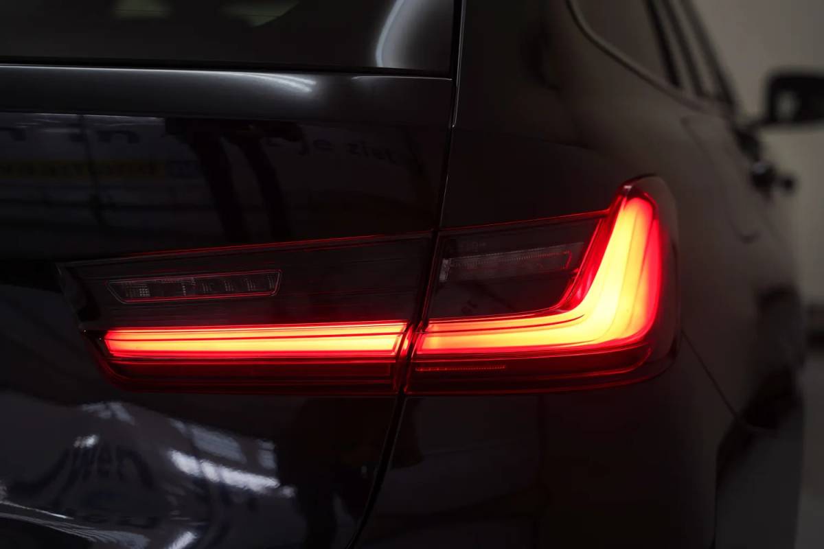 BMW 3 Serie BMW 3-serie 320e M Sport High Executive Shadow Facelift  [ Pano Navi Apple / Android HiFi Leder Camera ]