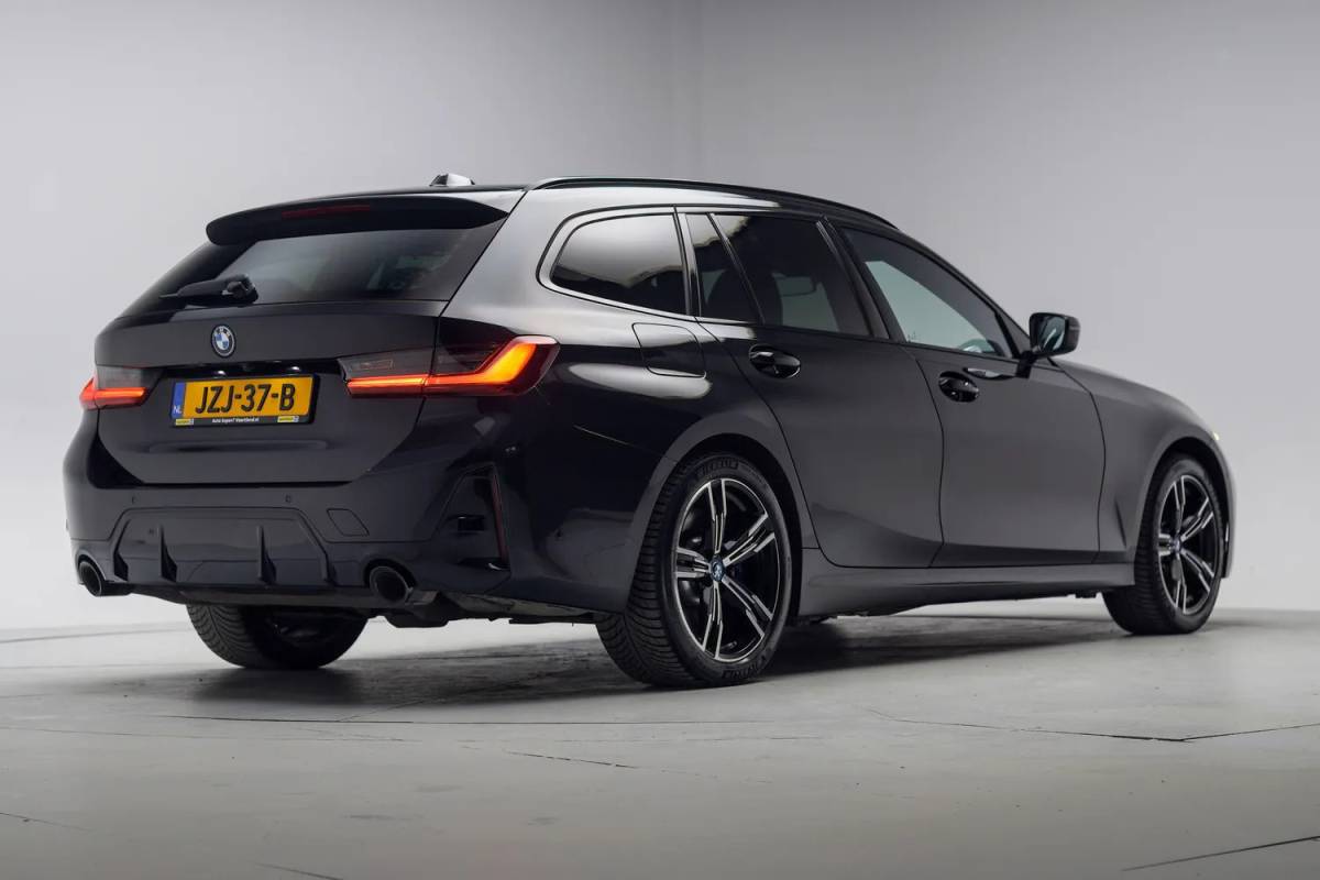 BMW 3 Serie BMW 3-serie 320e M Sport High Executive Shadow Facelift  [ Pano Navi Apple / Android HiFi Leder Camera ]