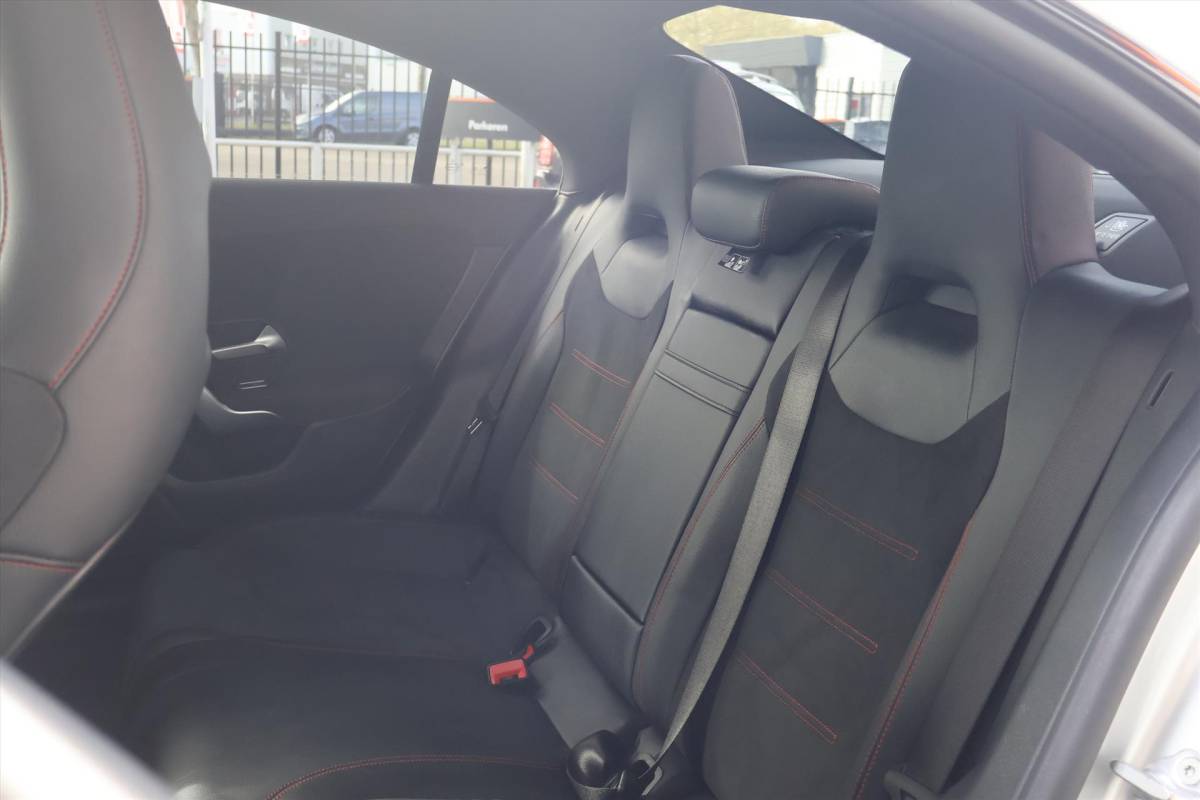 Mercedes-Benz CLA Mercedes CLA Coupé 180 AMG-Line 136pk | Carplay | Cruise | Climate | Navigatie | Sfeer | Stoelverwarming | Camera | Virtual