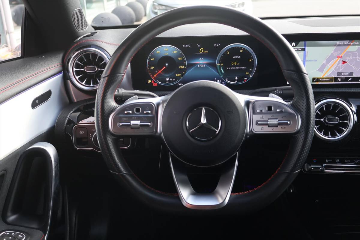 Mercedes-Benz CLA Mercedes CLA Coupé 180 AMG-Line 136pk | Carplay | Cruise | Climate | Navigatie | Sfeer | Stoelverwarming | Camera | Virtual