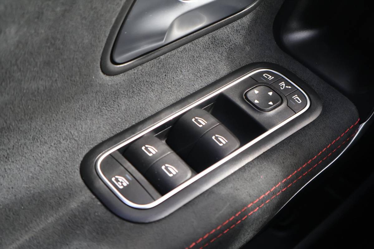 Mercedes-Benz CLA Mercedes CLA Coupé 180 AMG-Line 136pk | Carplay | Cruise | Climate | Navigatie | Sfeer | Stoelverwarming | Camera | Virtual