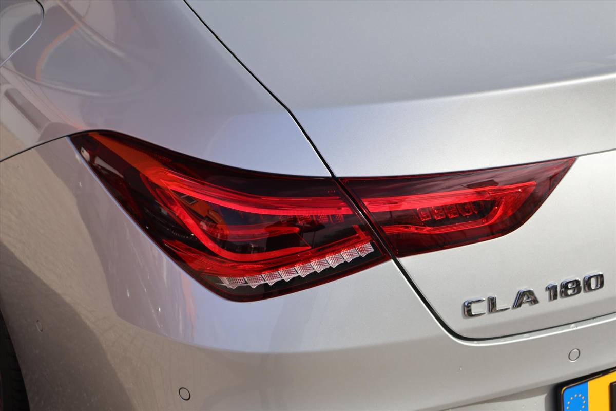 Mercedes-Benz CLA Mercedes CLA Coupé 180 AMG-Line 136pk | Carplay | Cruise | Climate | Navigatie | Sfeer | Stoelverwarming | Camera | Virtual