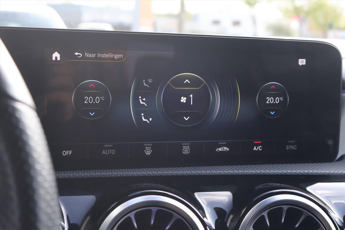 Mercedes-Benz CLA Mercedes CLA Coupé 180 AMG-Line 136pk | Carplay | Cruise | Climate | Navigatie | Sfeer | Stoelverwarming | Camera | Virtual