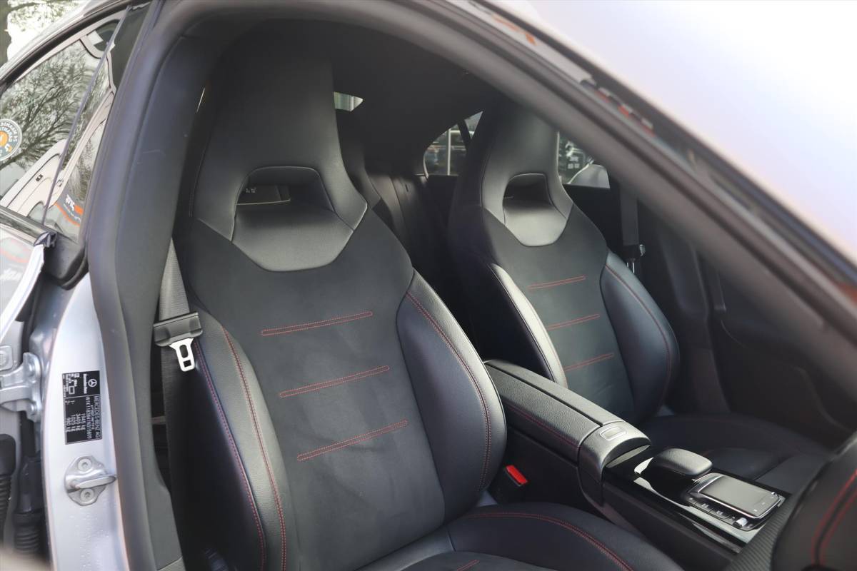 Mercedes-Benz CLA Mercedes CLA Coupé 180 AMG-Line 136pk | Carplay | Cruise | Climate | Navigatie | Sfeer | Stoelverwarming | Camera | Virtual