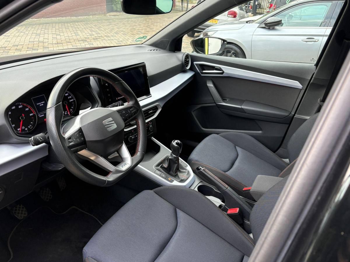 SEAT Arona SEAT Arona 1.0 TSI FR Trekhaak Camera Groot Navischerm Carplay Cruise Led