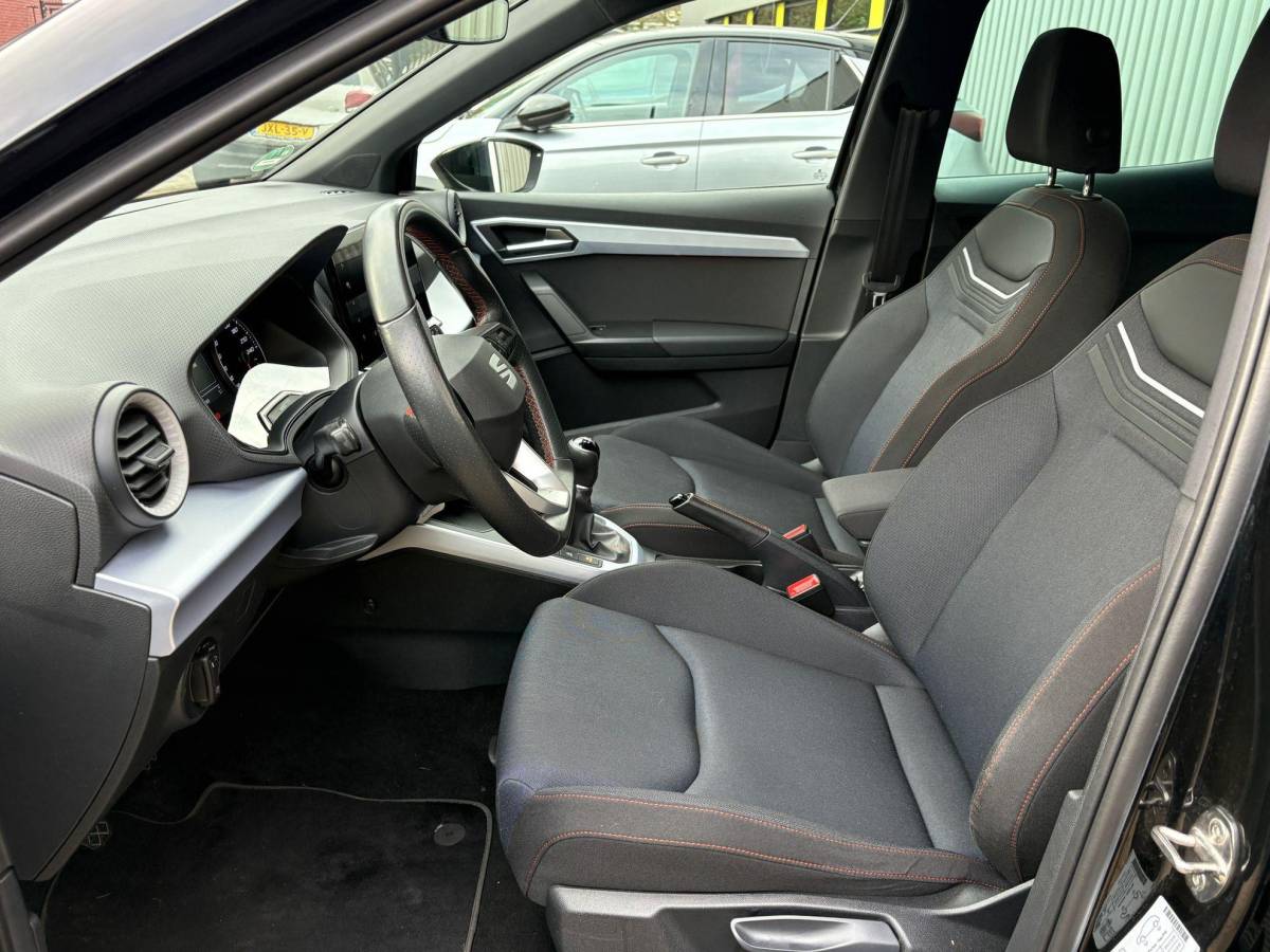 SEAT Arona SEAT Arona 1.0 TSI FR Trekhaak Camera Groot Navischerm Carplay Cruise Led
