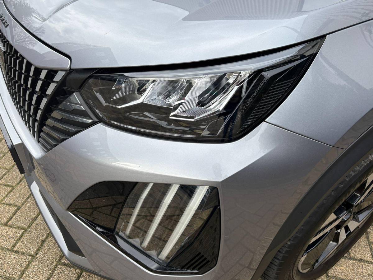 Peugeot 2008 Peugeot 2008 1.2 PureTech 100 Allure Groot Navigatie Led Camera Carplay Stoelverwarming