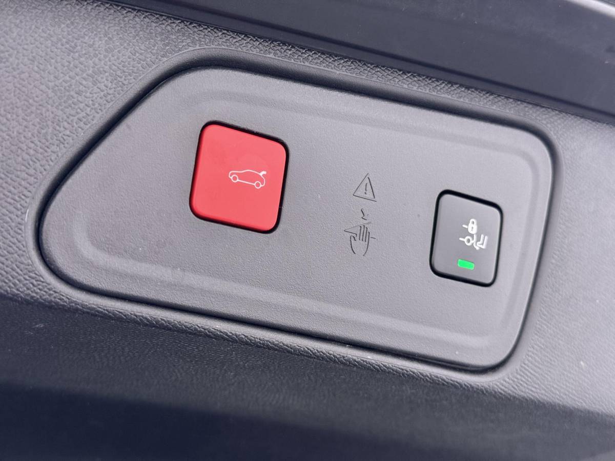 Peugeot 3008 Peugeot 3008 1.6 HYbrid 225 GT PHEV | BLACK OPTIC| FOCAL AUDIO| STOELVERWARMING| CAMERA VOOR+ ACHTER| ADAPTIVE CRUISE CONTROL| DODE HOEK SENSOR| ELEK. ACHTERKLEP| STANDKACHEL