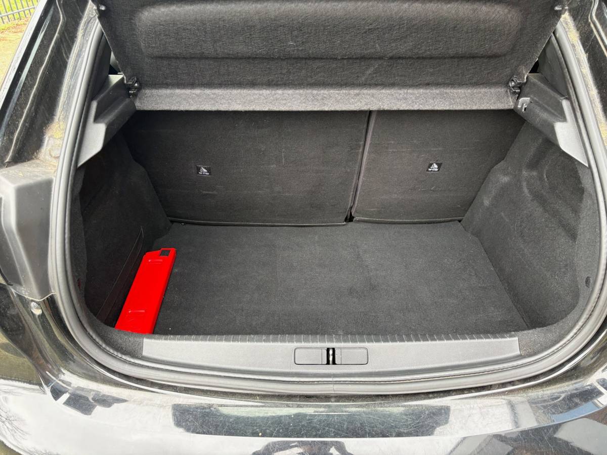 Peugeot 208 Peugeot 208 1.5 BlueHDi Blue Lease Allure|Carplay|PDC