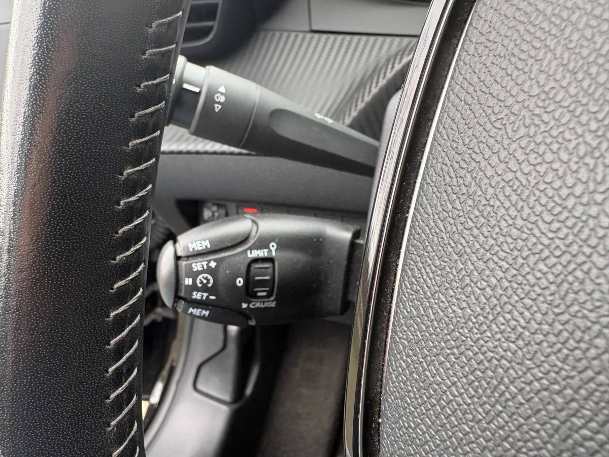 Peugeot 208 Peugeot 208 1.5 BlueHDi Blue Lease Allure|Carplay|PDC