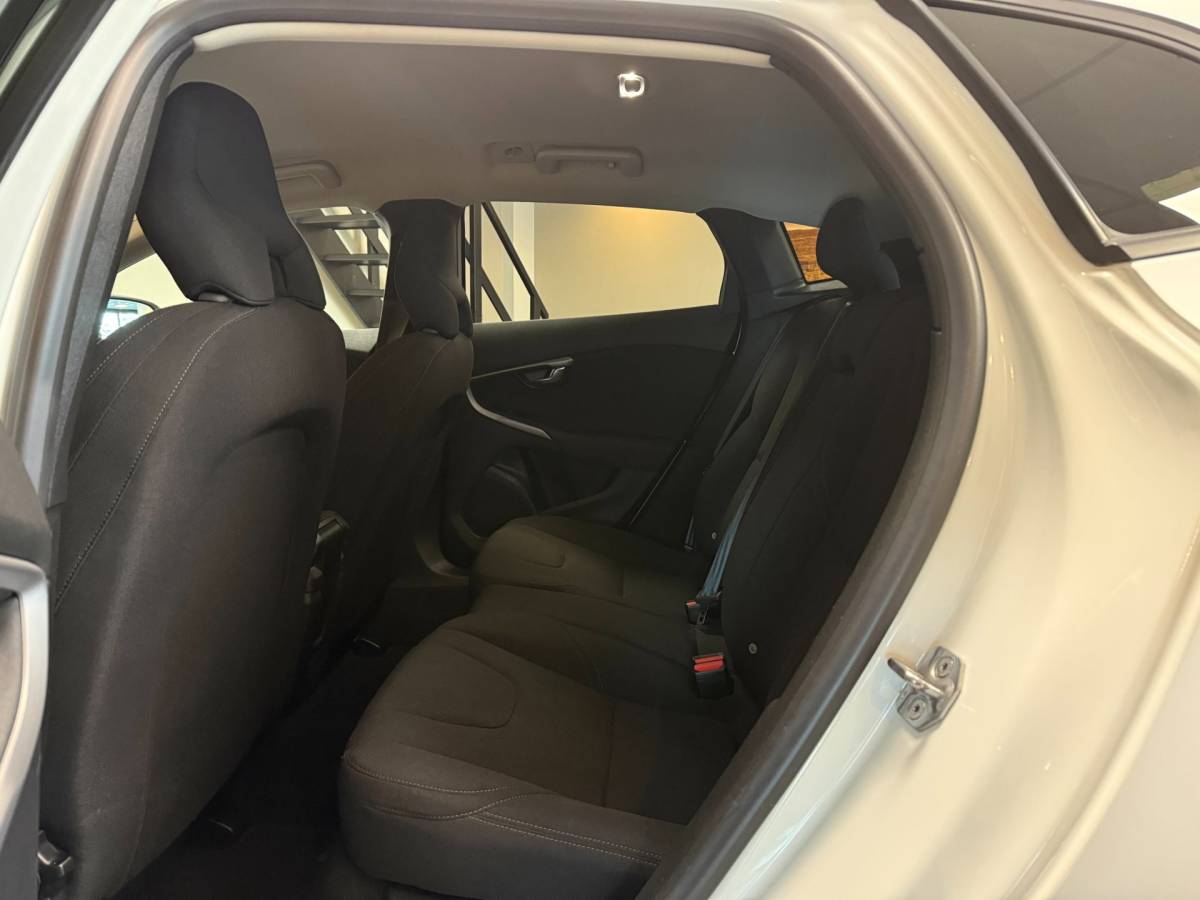 Volvo V40 Volvo V40 1.6 T3 *Distr.riem VV!* 88.312Km|150Pk|Cruise|Climate|PDC