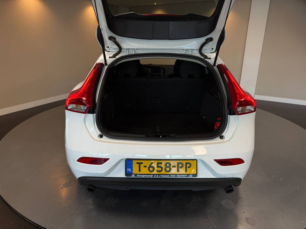 Volvo V40 Volvo V40 1.6 T3 *Distr.riem VV!* 88.312Km|150Pk|Cruise|Climate|PDC
