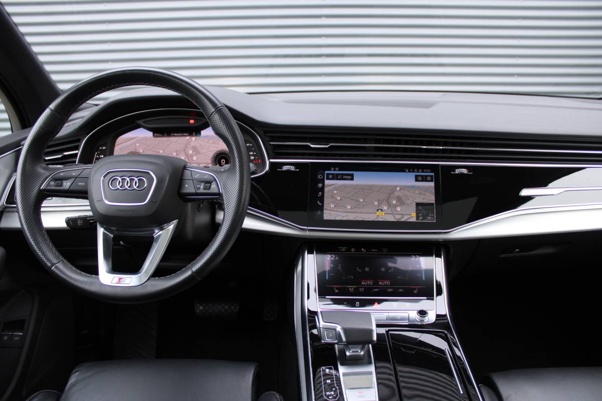 Audi Q7 Audi Q7 55 TFSI e quattro S-Line Full-LED Panoramadak Elek-Trekhaak RS-Zetels