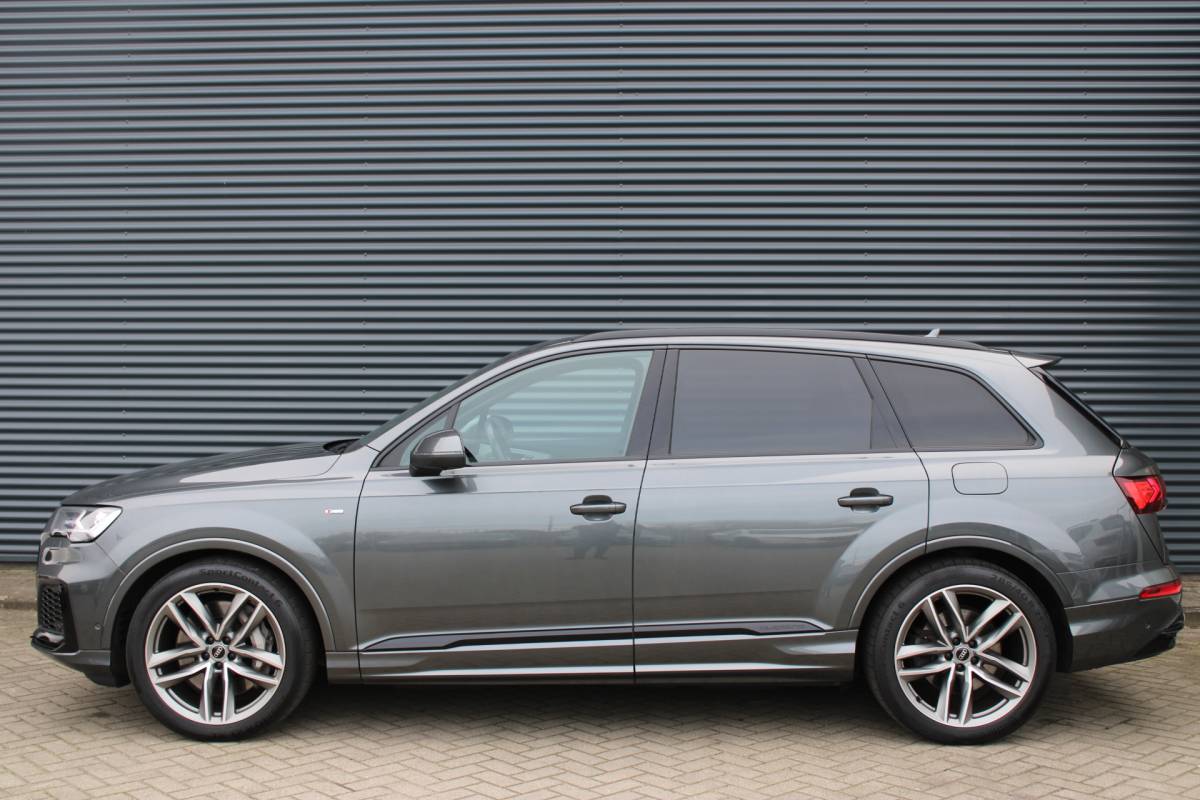 Audi Q7 Audi Q7 55 TFSI e quattro S-Line Full-LED Panoramadak Elek-Trekhaak RS-Zetels