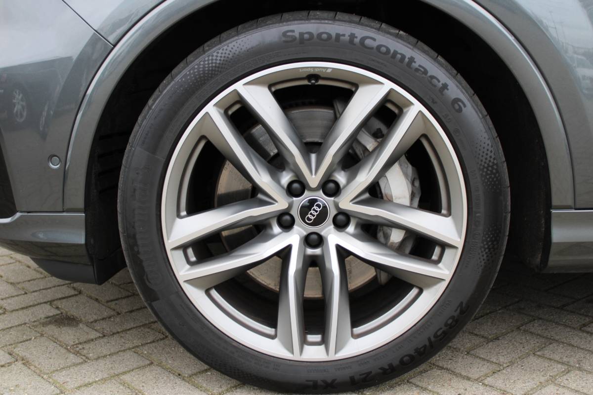 Audi Q7 Audi Q7 55 TFSI e quattro S-Line Full-LED Panoramadak Elek-Trekhaak RS-Zetels