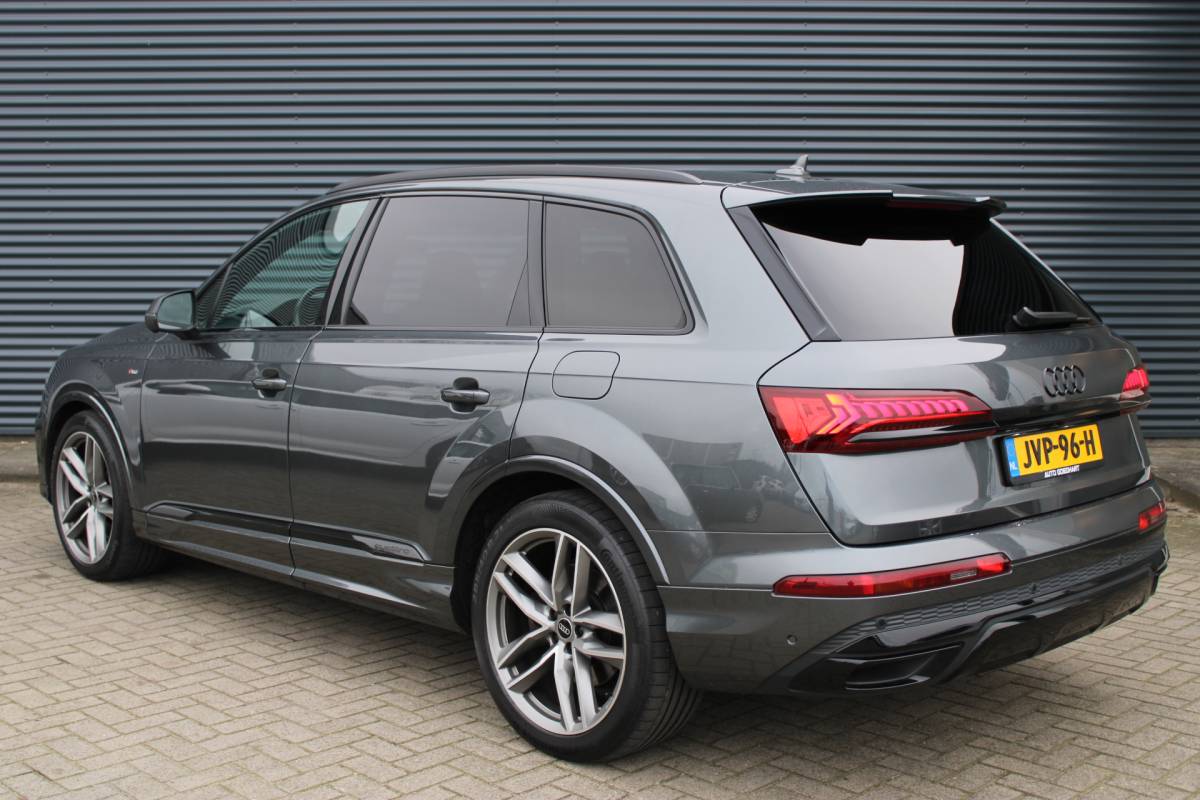 Audi Q7 Audi Q7 55 TFSI e quattro S-Line Full-LED Panoramadak Elek-Trekhaak RS-Zetels